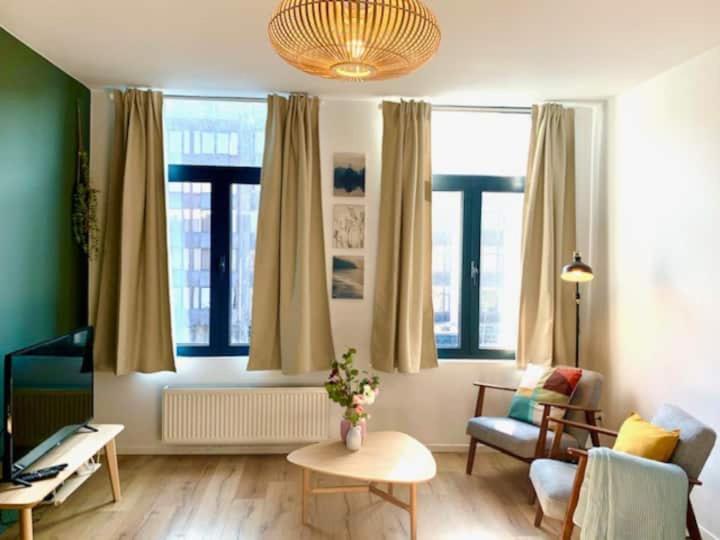 Cozy In Apartment *
