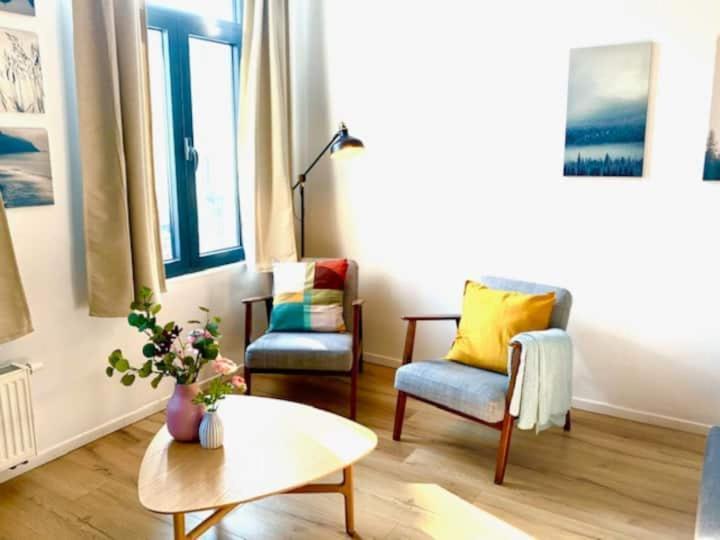 Cozy In Apartment *
