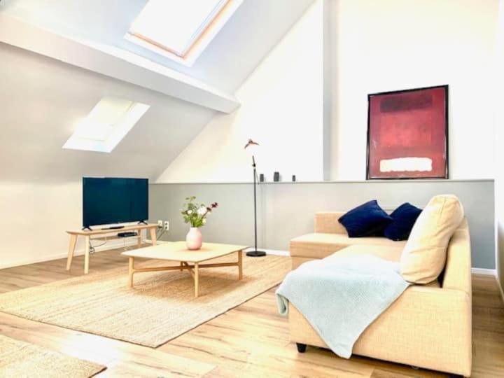 Cozy In Apartment *